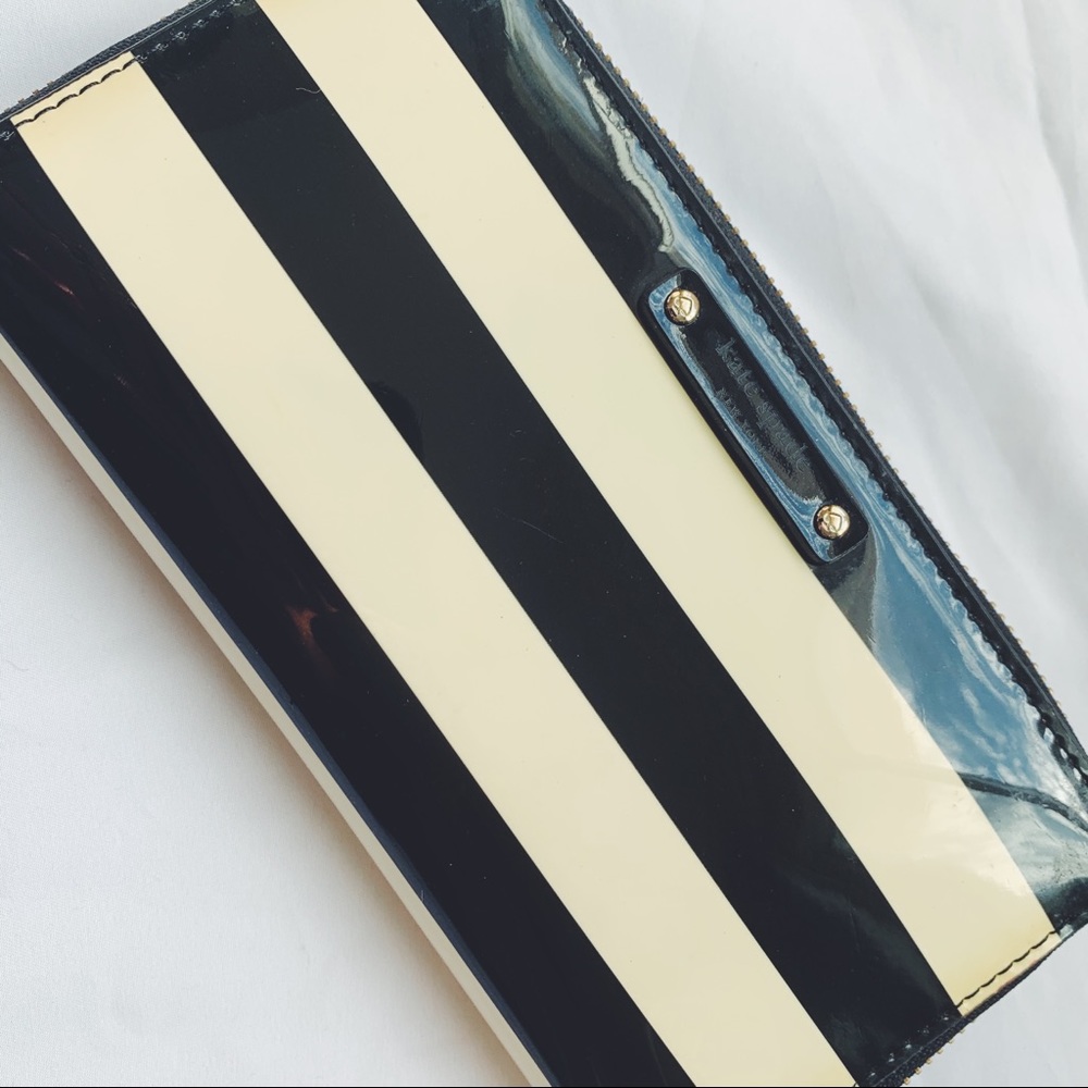 Authentic ♠️ Kate Spade Striped Wallet Clutch